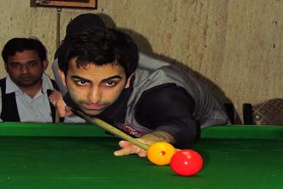 Top cueists post easy wins on Day 1