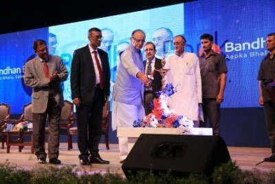 Jaitley inaugurates Bandhan Bank  in Kolkata