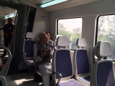 PM 'enjoys' Delhi Metro ride 