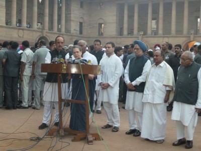 Intolerance: Congress leaders march to Rashtrapati Bhavan, Sonia Gandhi slams PM Narendra Modi