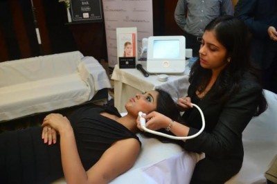 Dr. Paul's demonstrates age-defying beauty treatment Venus Viva