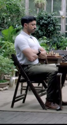 Javed Akhtar impressed with Farhan's portrayal of a cop