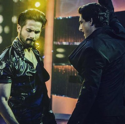 Shahid shakes a leg with Shiamak