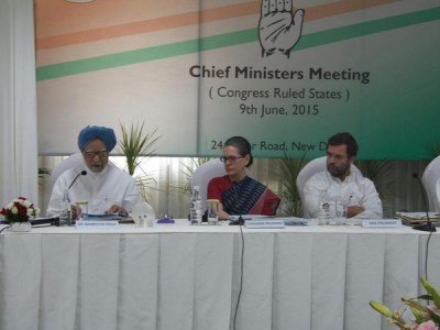 Sonia slams PM Modi at Congress CMs meet