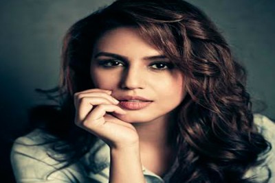Huma Qureshi  goes on a shopping spree in Dubai