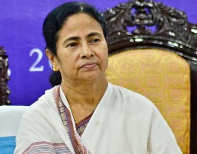 Mamata visits Howrah braveheart family