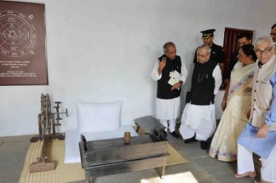 Real dirt is in the minds: Prez Pranab Mukherjee 