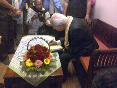 Kolkata: Guv inaugurates new gallery at Tagore's house