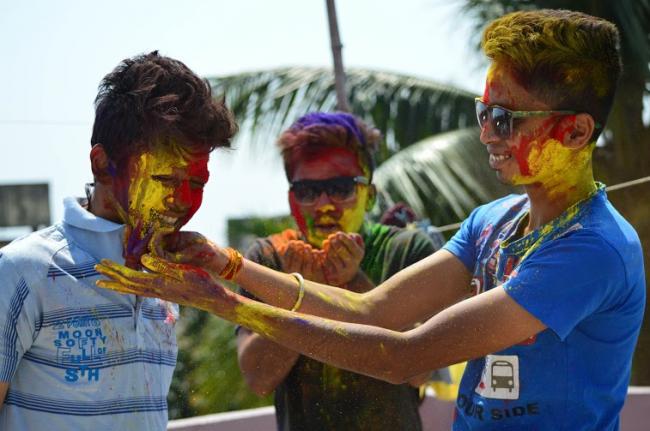 India celebrates Holi