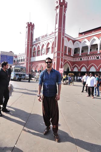 Sushant Singh Rajput visits  old Delhi railway station