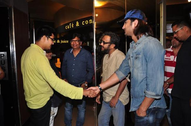 Sushant, Dibakar visit theatre to see audience reaction