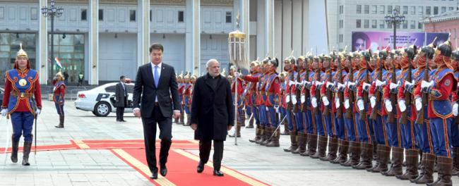 Modi meeting the Prime Minister of Mongolia