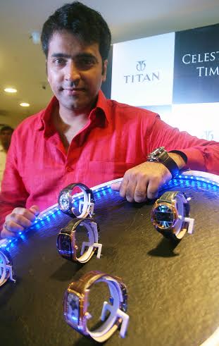 Actor Abir Chatterjee unveils Titan's new collection in Kolkata
