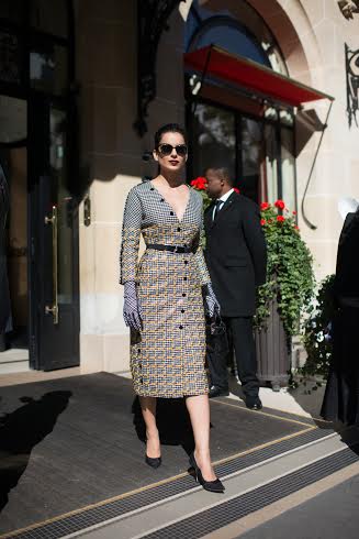 'Je t'aime Kangana' says Paris