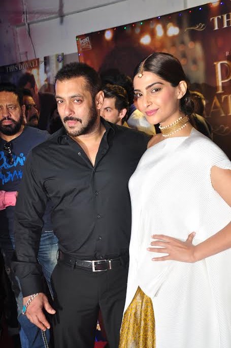 Prem Ratan Dhan Payo's team holds informal meet