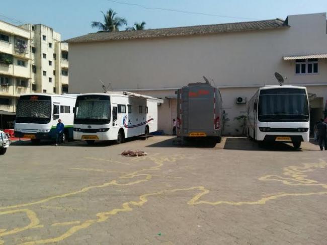 Stars have fun while shooting for Piku poster