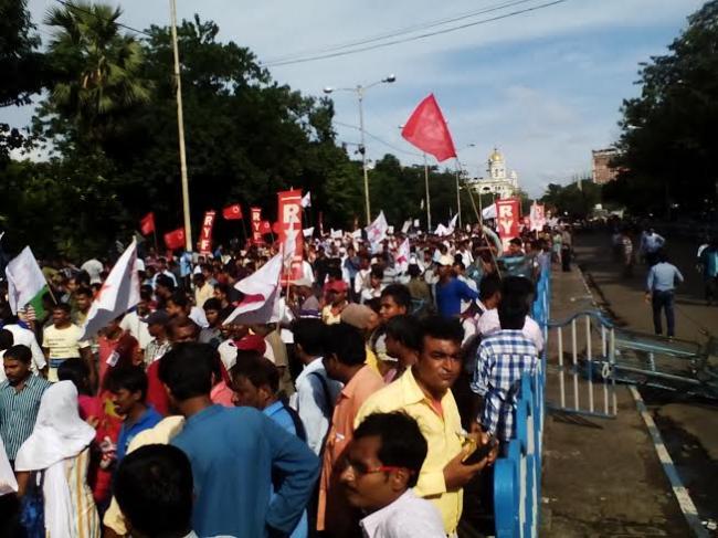 Kolkata: Left's youth and students wings hold protest march