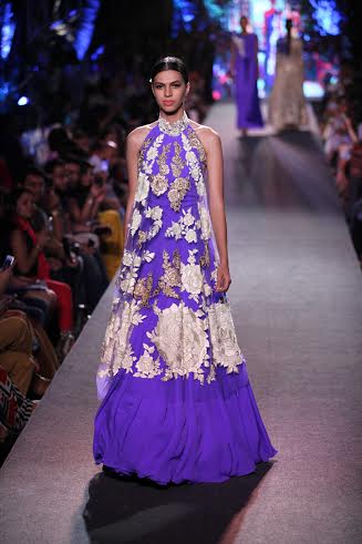 Manish Malhotra's collection sizzles LFW