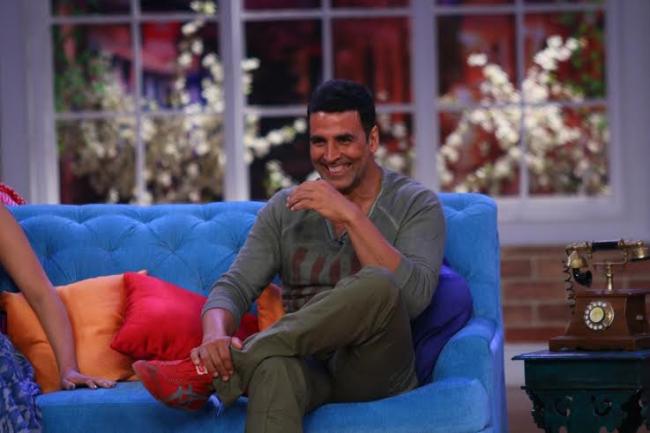 Akshay Kumar, Shruti Hassan visit on sets of Comedy Nights with Kapil