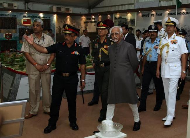 Hamid Ansari visits  Golden Jubilee Exhibition at India Gate Lawns