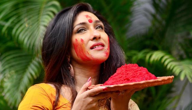 'Bela Sheshe' cast celebrate basanta utsav