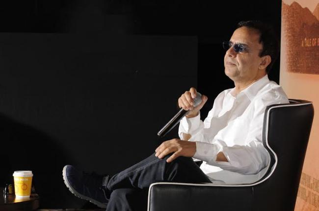 Vidhu visits Kolkata on 'Broken Horses'