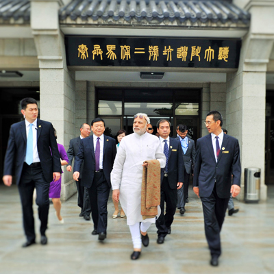 Modi visits museum, temple in Xi'an on arrival in China