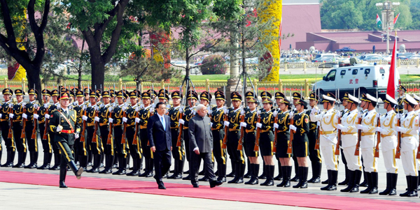 Narendra Modi with the Chinese Premier, Mr. Li Keqiang, during the Ceremonial Welcome