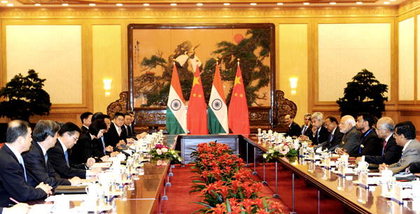 Narendra Modi with the Chinese Premier, Mr. Li Keqiang, during the Ceremonial Welcome