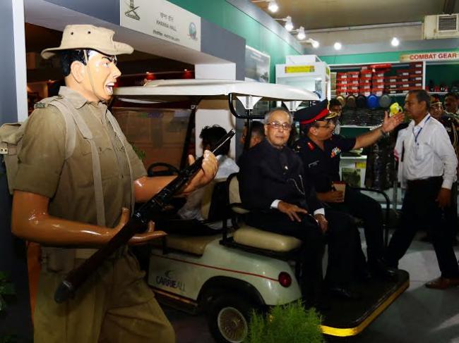 President Pranab Mukherjee visits Golden Jubilee commemorative exhibition of 1965 Indo-Pak War 