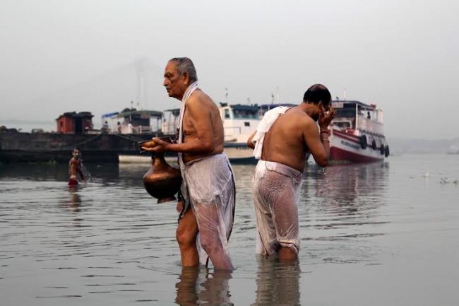 Kolkatans witness 'Kolabou snan' on Mahasaptami