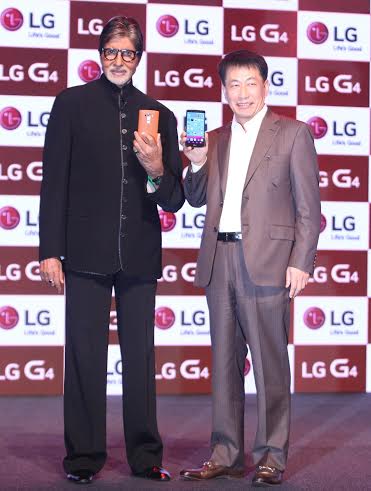 Amitabh Bachchan launches LG's G4 in India