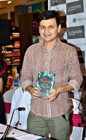 Author Amit Chaudhuri launches Saikat Majumdar's new novel in Kolkata