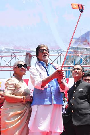 Amitabh Bachchan , Jaya Bachchan visit Kolkata to inaugurate KalyanJewellers showrooms