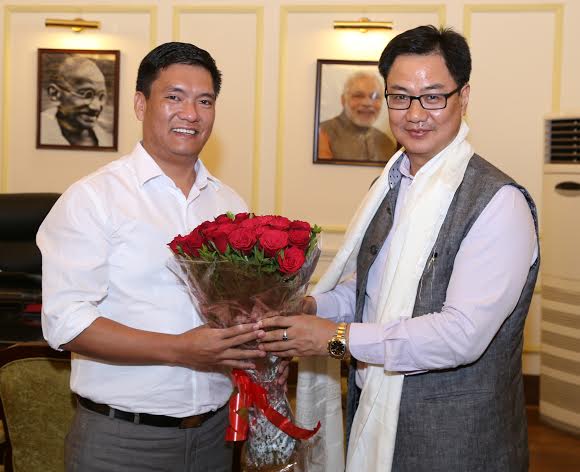 The Governor of Andhra Pradesh and Telangana,E.S.L. Narasimhan calling on the Union Home Minister