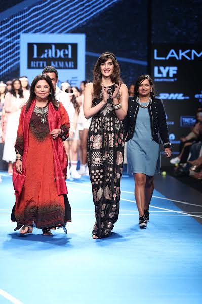 Kriti Sanon sizzles LFW