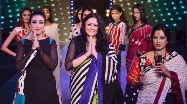Rituparna walks ramp for Agnimitra Paul at fashion fiesta in Kolkata