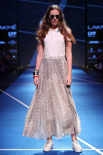 Kriti Sanon sizzles LFW