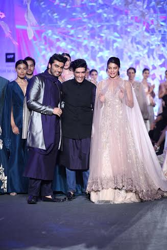 LFW: Arjun Kapoor, Jacqueline Fernandez walk ramp for Manish Malhotra