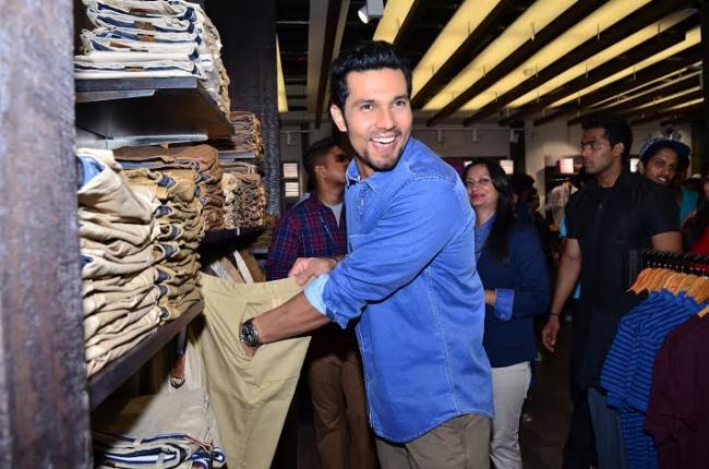 Randeep Hooda inaugurates Indian Terrain store in Kolkata