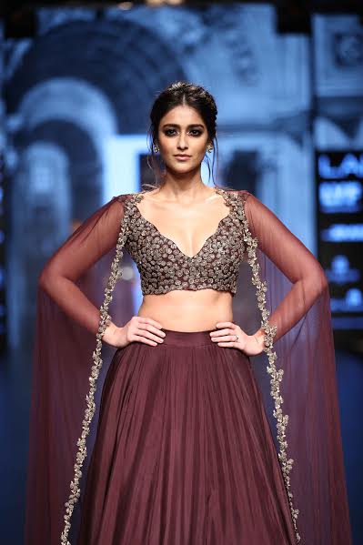 Ileana D'Cruz sizzles LFW ramp
