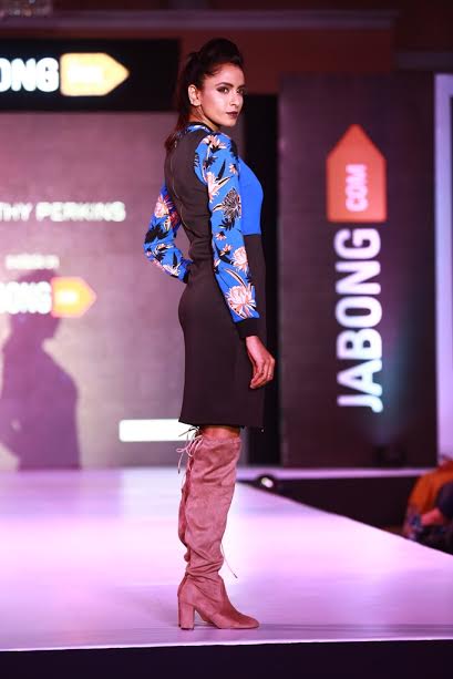 Kolkata: Rituparna Sengupta glams up Jabong Fashion Show