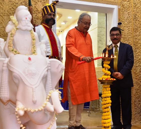Soumitra Chatterjee inaugurates P. C. Chandra's new showroom in north Kolkata