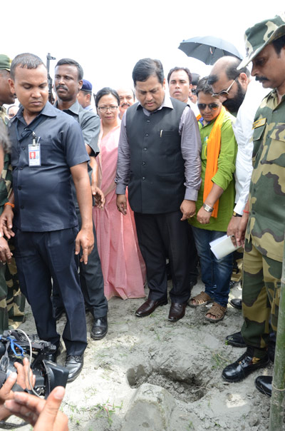 Sarbananda Sonowal inspects border areas of Indo-Bangla Border 