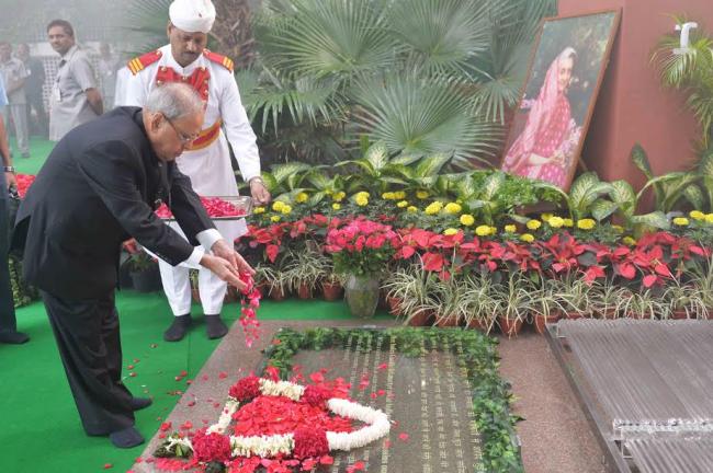  Narendra Modi paying floral tribute to Sardar Vallabhbhai Patel on Rashtriya Ekta Diwas, at Patel Chowk, in New Delhi 