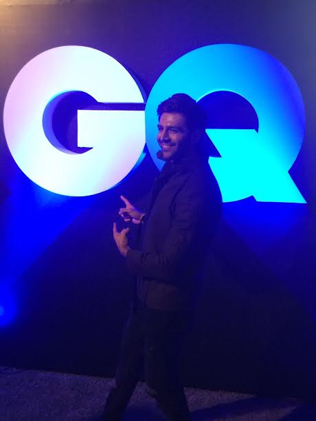 Kartik Aaryan slays award shows with his quirkiness