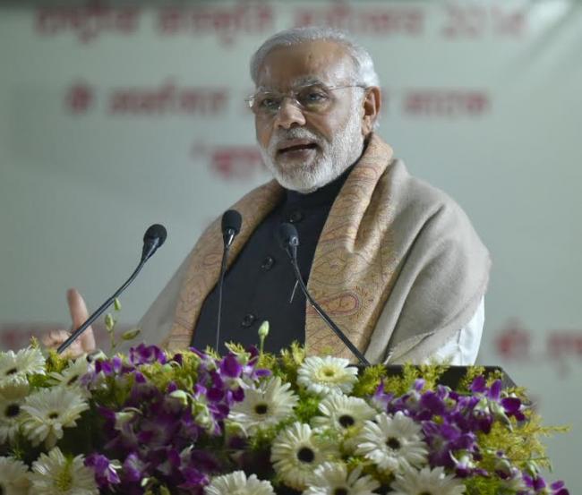 Narendra Modi being received on his arrival, at Varanasi, Uttar Pradesh