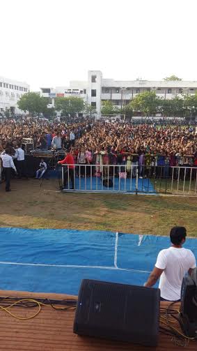 John, Varun, Jacqueline visit Nagpur to promote Dishoom