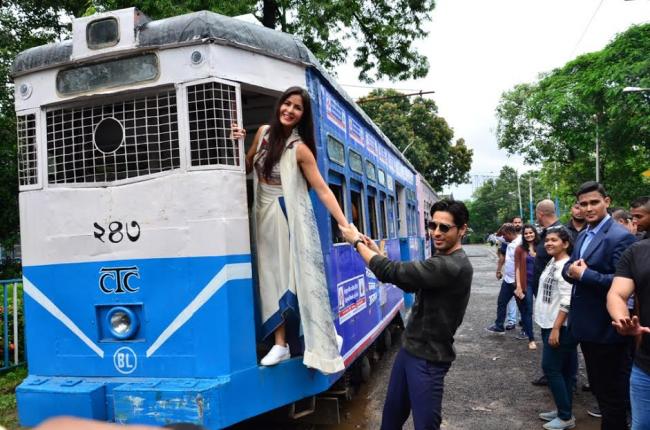 Katrina Kaif , Sidharth Malhotra charm fans in Kolkata, promote Baar Baar Dekho