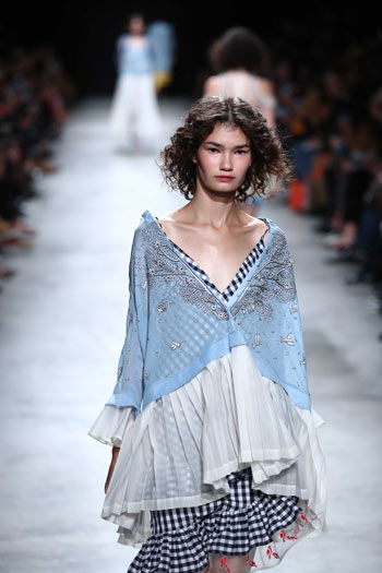 Rahul Mishra showcases Paris Fashion Week 2016 